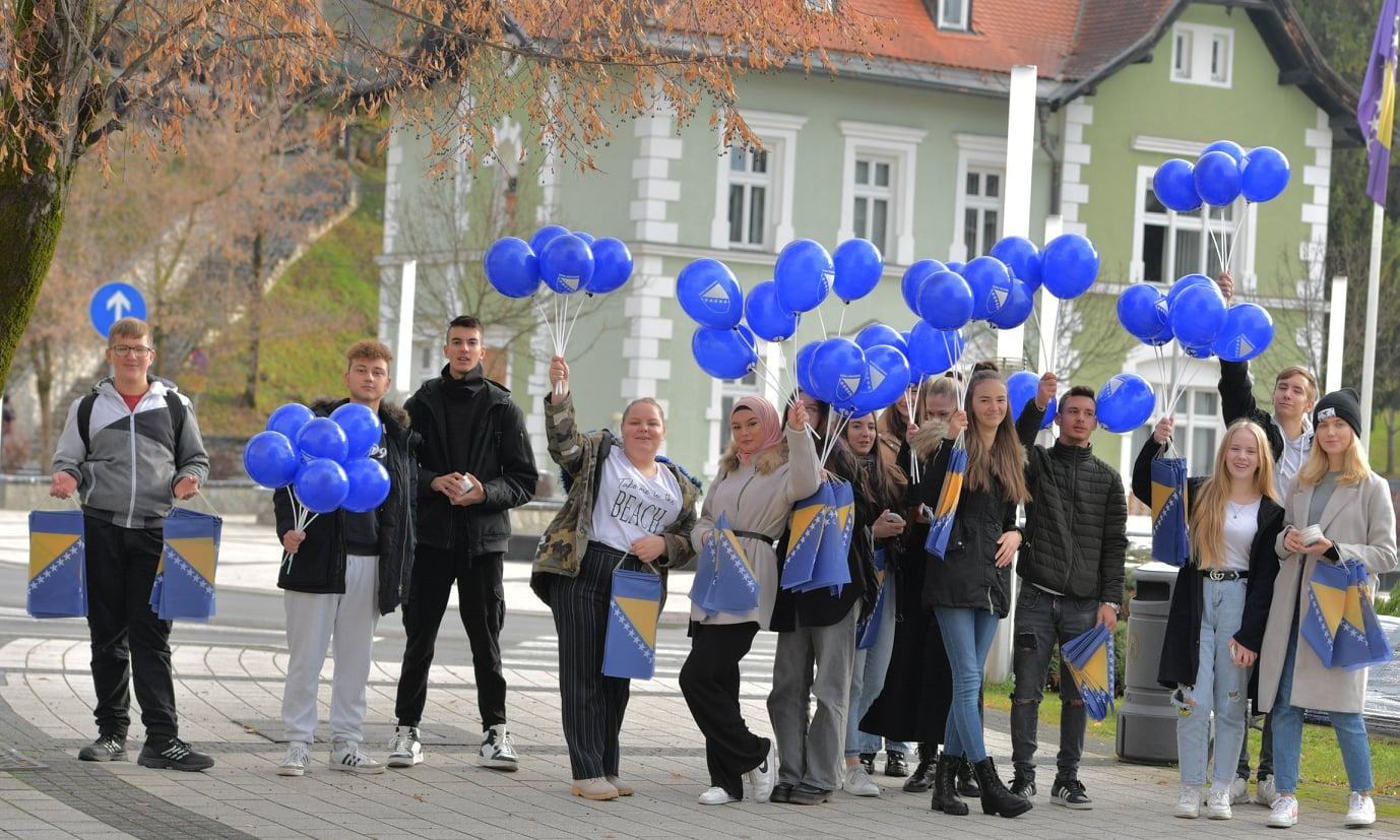 Dan državnosti BiH u Cazinu uz čestitke Vijeća mladih